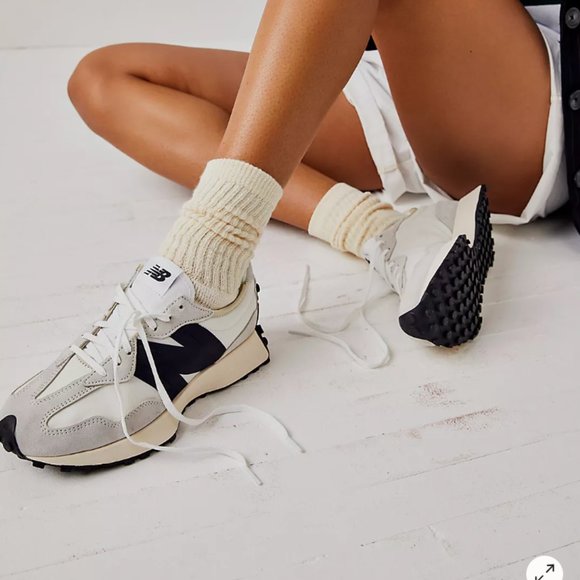 New Balance 327 M5.5/W7 Unisex Sneakers Shoes White BlacK - Picture 8 of 11